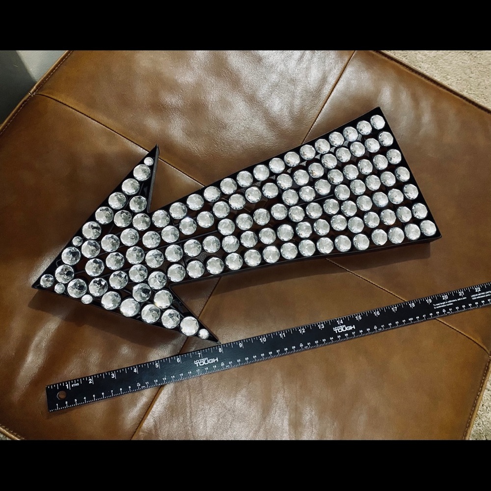 Glitzy Arrow Wall Decor!